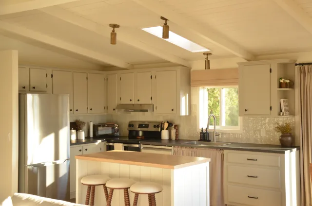 Charming Renovated Lakeview Home in Naramata – 2 Bedrooms / 2 Bathrooms – King Bed